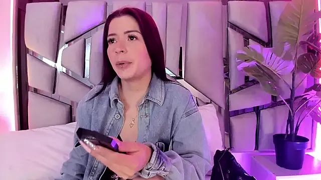 AlanaLexx_ – webcam model profile photo Image 2