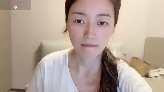 Nova-Lee – webcam model profile photo Image 8