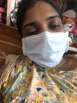 CurlyRina – webcam model profile photo Image 2