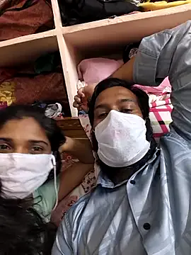 CurlyRina – webcam model profile photo Image 6