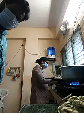 CurlyRina – webcam model profile photo Image 7