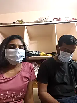 CurlyRina – webcam model profile photo Image 9