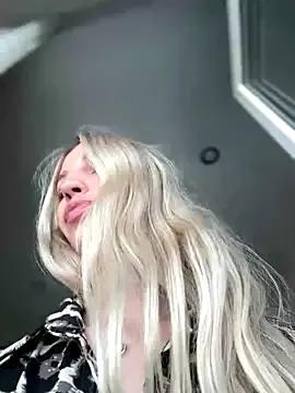 RollDolls – webcam model profile photo Image 3