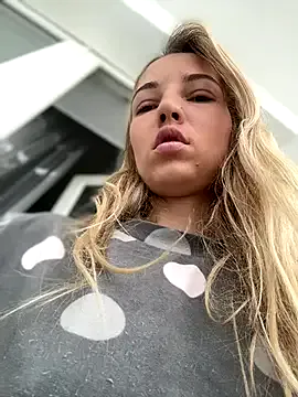 RollDolls – webcam model profile photo Image 5