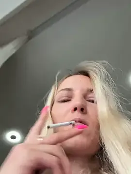 RollDolls – webcam model profile photo Image 9