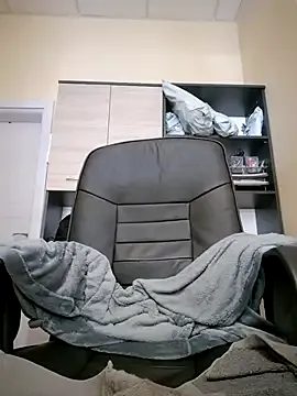 AYW-21 – webcam model profile photo Image 5