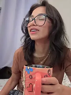 AmyBelmontt – webcam model profile photo Image 7