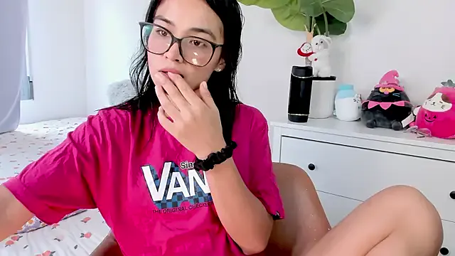 AmyBelmontt – webcam model profile photo Image 8