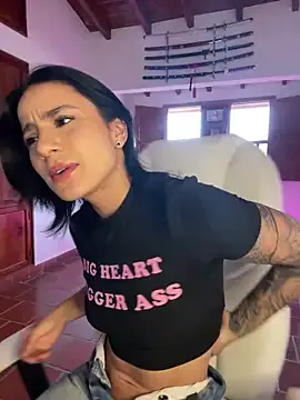 NinaFontana – webcam model profile photo Image 11