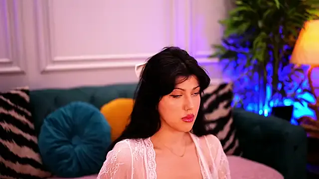 MartinaBrwn – webcam model profile photo Image 9