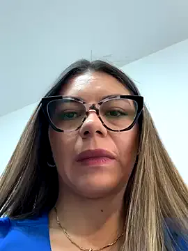 andra_rose – webcam model profile photo Image 4