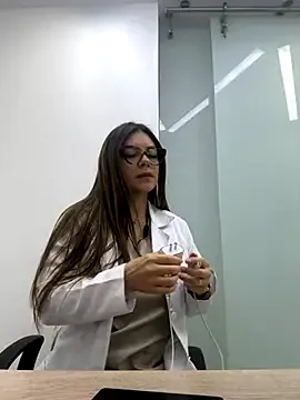 andra_rose – webcam model profile photo Image 7