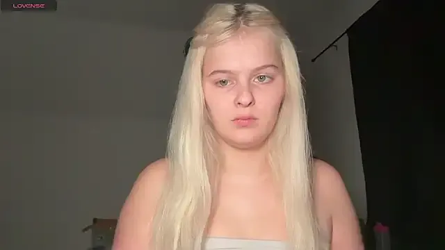 cinnaminnie – webcam model profile photo Image 11