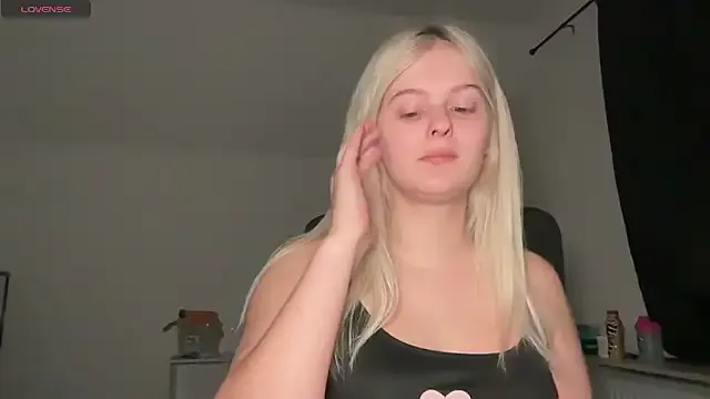 cinnaminnie – webcam model profile photo Image 15