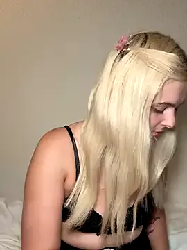 cinnaminnie – webcam model profile photo Image 2