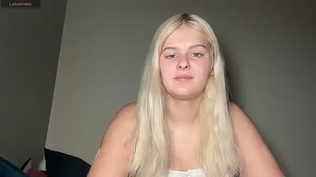 cinnaminnie – webcam model profile photo Image 3