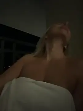 AmyBelmontt – webcam model profile photo Image 8