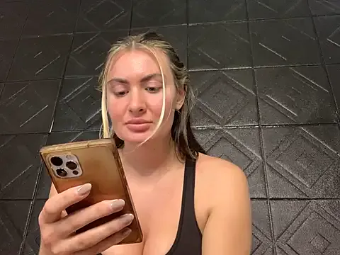 LunaKrismas – webcam model profile photo Image 5