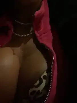 LauraCaruso – webcam model profile photo Image 18