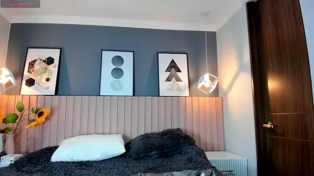 CristalAndDeimon – webcam model profile photo Image 6