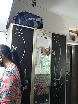 Holly-Glamour – webcam model profile photo Image 5