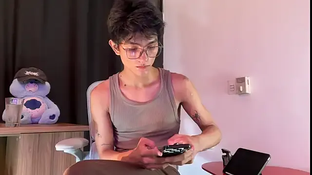 playhardsex – webcam model profile photo Image 3