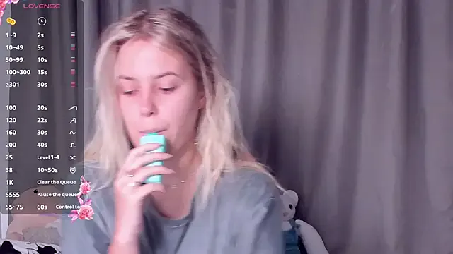 MartinaWolf – webcam model profile photo Image 15