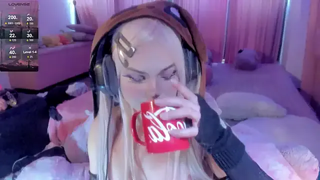 Luna_Kitanna – webcam model profile photo Image 18