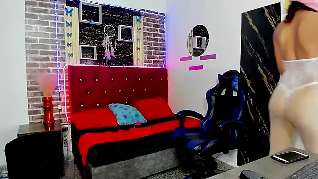 SophieBlaake – webcam model profile photo Image 2