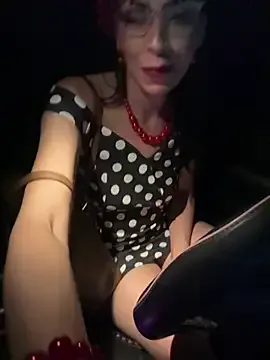 AdelineFoster – webcam model profile photo Image 4