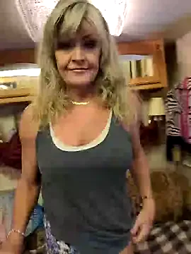 AlannaWeest – webcam model profile photo Image 12