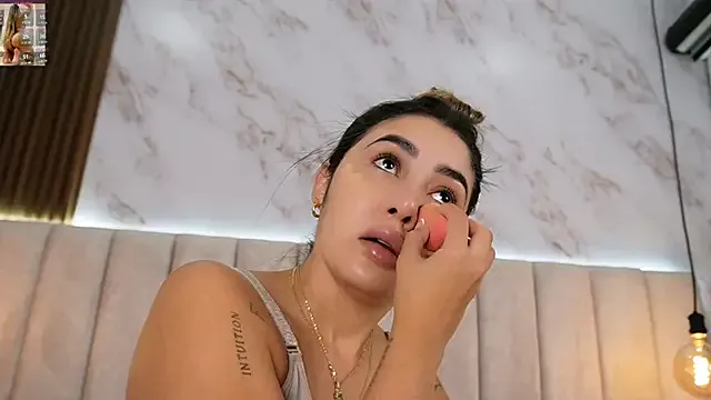 GiaMazzon – webcam model profile photo Image 12