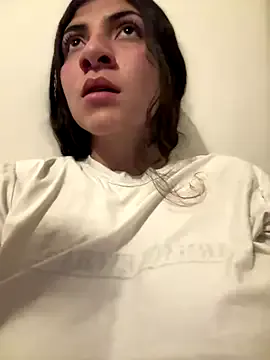 AuroraRuiz – webcam model profile photo Image 3