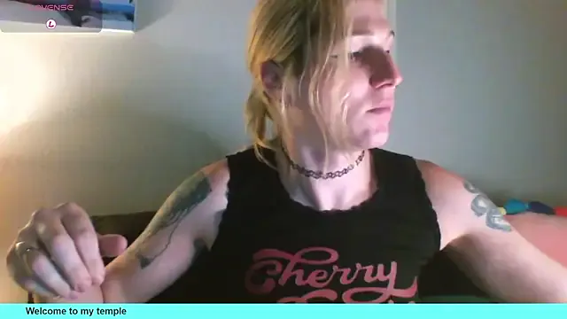 MeganThorne – webcam model profile photo Image 7