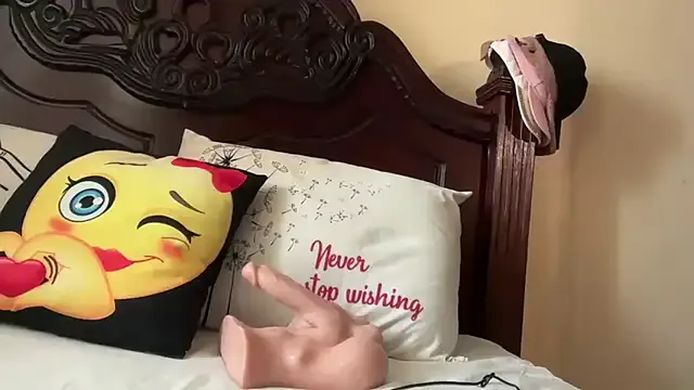 DaffneMiller – webcam model profile photo Image 6