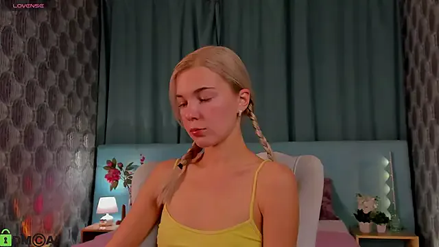 nicdani_1 – webcam model profile photo Image 7