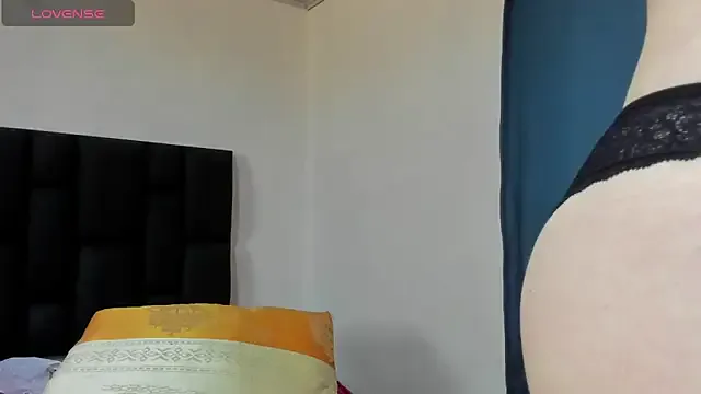 eveliness – webcam model profile photo Image 4