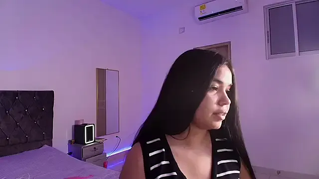 Julianna6532 – webcam model profile photo Image 12