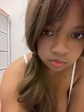 SkyLumen – webcam model profile photo Image 18