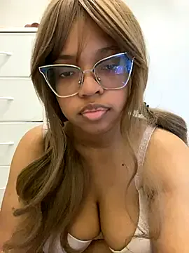 SkyLumen – webcam model profile photo Image 4