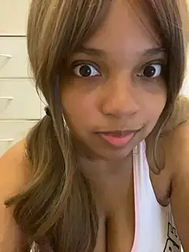 SkyLumen – webcam model profile photo Image 5