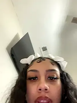 AmyBelmontt – webcam model profile photo Image 3