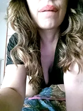 KaraNoir – webcam model profile photo Image 3