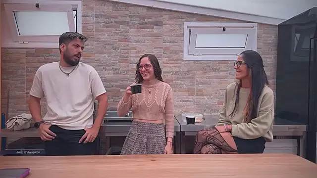 KaraNoir – webcam model profile photo Image 11