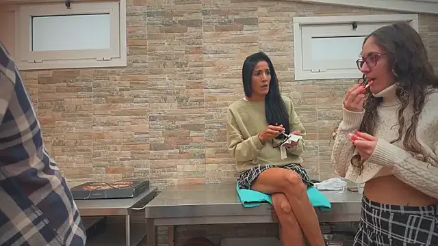 KaraNoir – webcam model profile photo Image 19