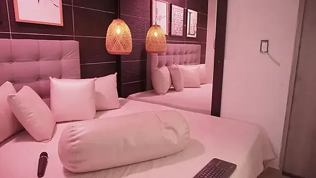 NinaFontana – webcam model profile photo Image 2