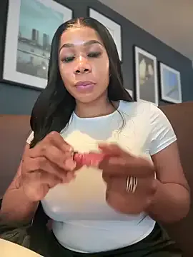 AmyBelmontt – webcam model profile photo Image 10