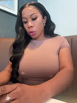 AmyBelmontt – webcam model profile photo Image 11