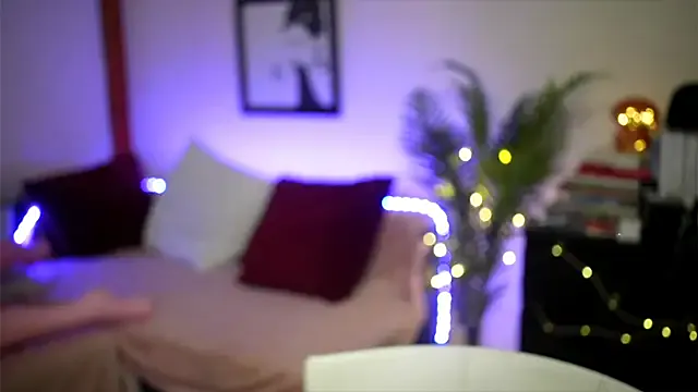 Miah_Hills – webcam model profile photo Image 9