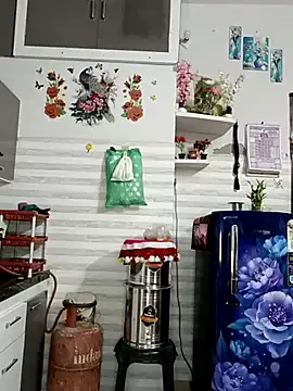 Brilliant-Kiss – webcam model profile photo Image 15